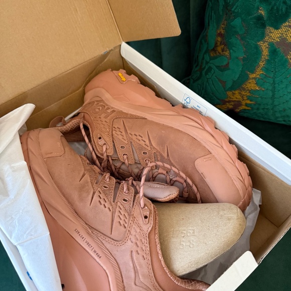 Gorgeous Hoka Kaha 2 Low GTX 1130530-CCPP Nubuck Hiker NEW w tags & box. - Picture 7 of 8